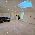 150m2 Avec Jardin 3000 M2 Apartment *