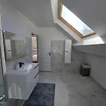 150m2 Avec Jardin 3000 M2 *
