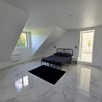 150m2 Avec Jardin 3000 M2 Apartment