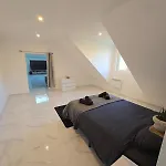Apartment 150m2 Avec Jardin 3000 M2