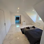 150m2 Avec Jardin 3000 M2 Apartment