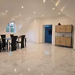 150m2 Avec Jardin 3000 M2 *