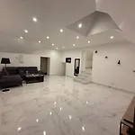 150m2 Avec Jardin 3000 M2