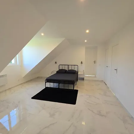 150m2 Avec Jardin 3000 M2 Appartement *