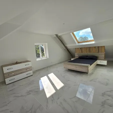 150m2 Avec Jardin 3000 M2