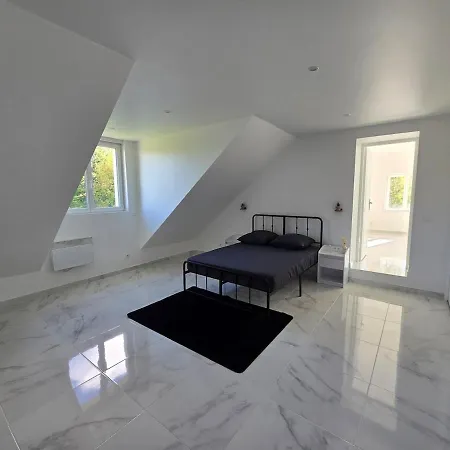 150m2 Avec Jardin 3000 M2 Appartement